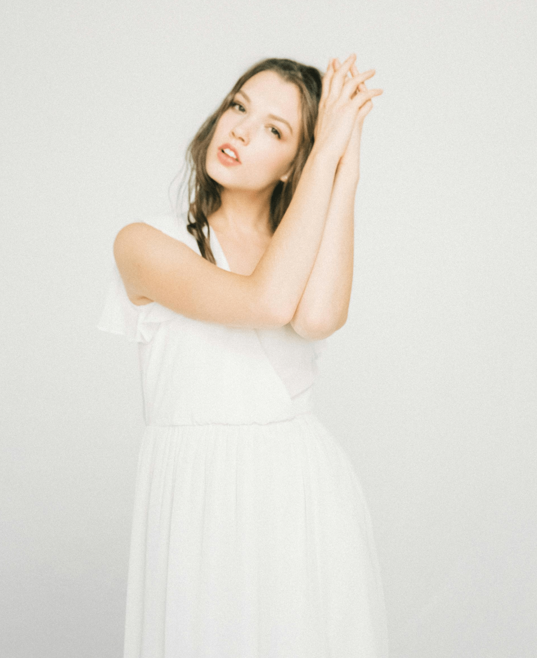 p2White wrap dress